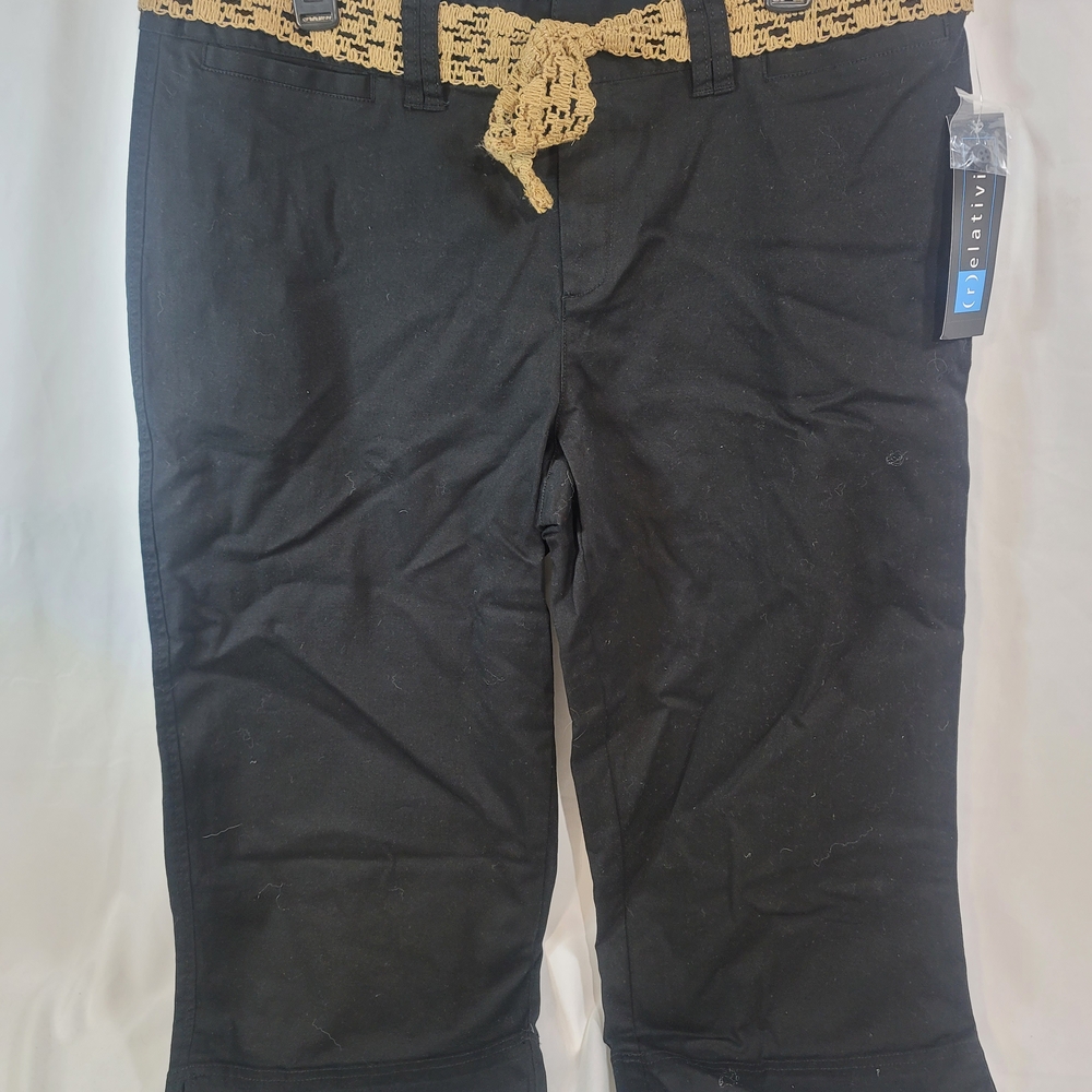 womens relativity size 16  black capris, with belt nwt